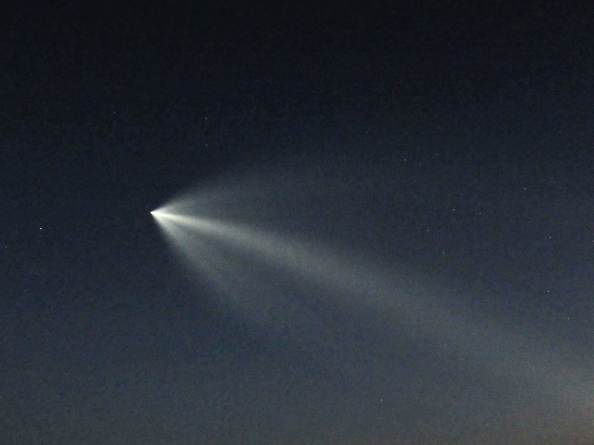 jacorbett70's tweet photo. Anyone who saw a brilliant comet in the sky about 7:40 PM along the east coast (Cape May NJ for me), it was a #spacex launch (Starlink 4-35) https://t.co/mJTREOfz6t