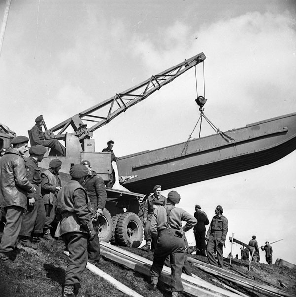 Peter_S_Bailey's tweet photo. Royal Engineer Bridging Pontoons in use during WWII, a Thread! https://t.co/5jZiCL48pp