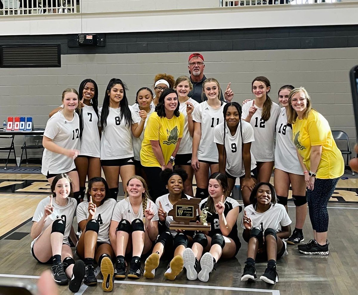 ChelseaR15's tweet photo. The Calhoun County Junior High Volleyball Champions. I could not be prouder that this group is mine. 🖤💛 #gobigo https://t.co/A4AWHh8ESx