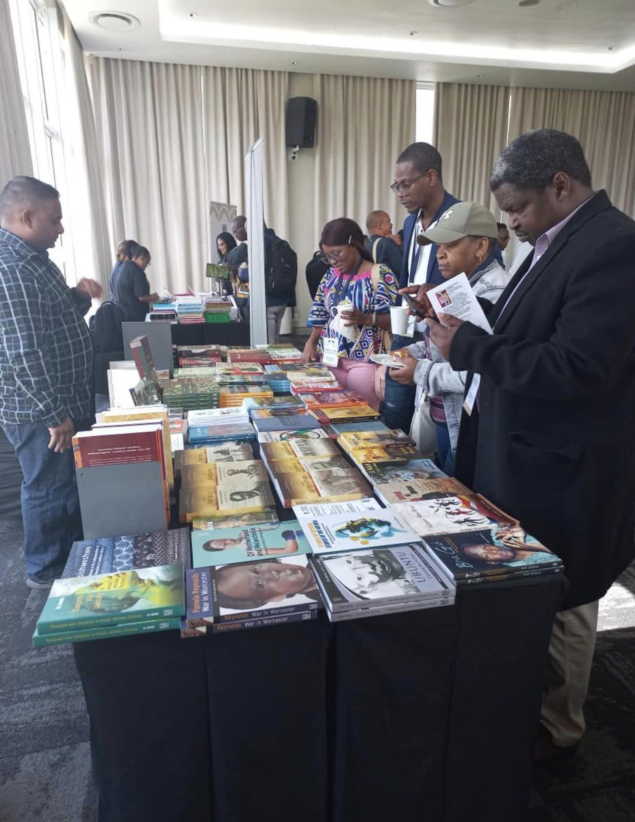 UKZNPress's tweet image. Our book display at the ALASA Conference 2022 in Stellenbosch, 21-24 September, was once again a draw card, giving delegates the opportunity to see/buy new and other relevant and interesting titles in one place.
#books #ALASA #PanSALB