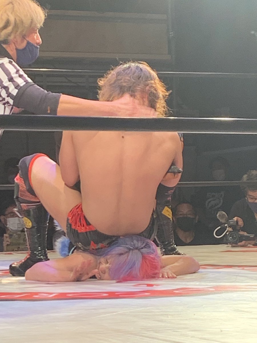 Torototo6's tweet photo. #マド興行

マドレーヌさん  お疲れ様でした。
それにしてもエグい片エビ・・

立て！
立つんだ！
マドさ〜ん！ https://t.co/iOyNe19709