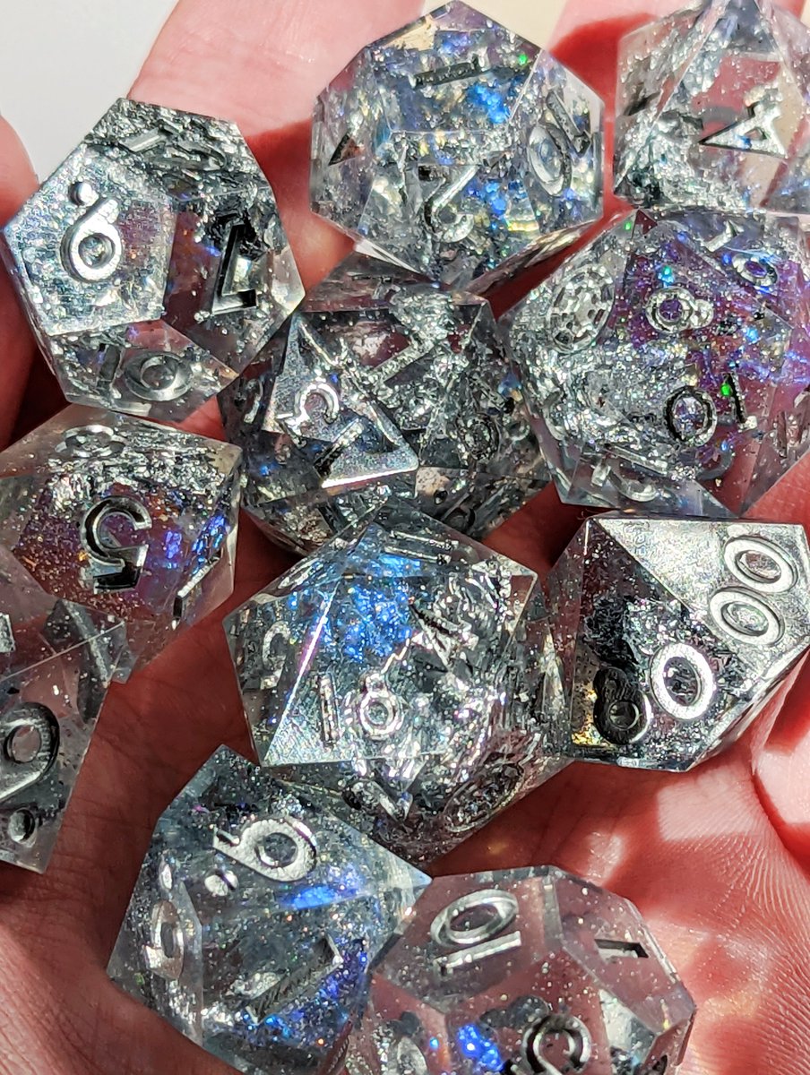HellaStrangeDND's tweet photo. Bahamut in sunlight✨ They are so obnoxiously silver and shiny in sunlight. 😂 #dnd #ttrpg #handmadedice #dice #dungeonsanddragons https://t.co/SegI8IKvoA