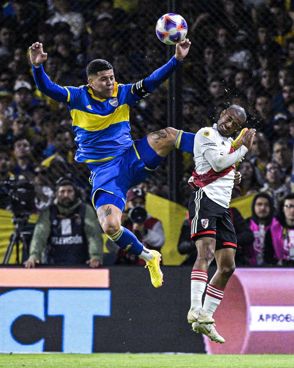 RIQUELMEARDO's tweet photo. Adivinen cual fue amarilla y cual roja https://t.co/Nx2AVkgGGN