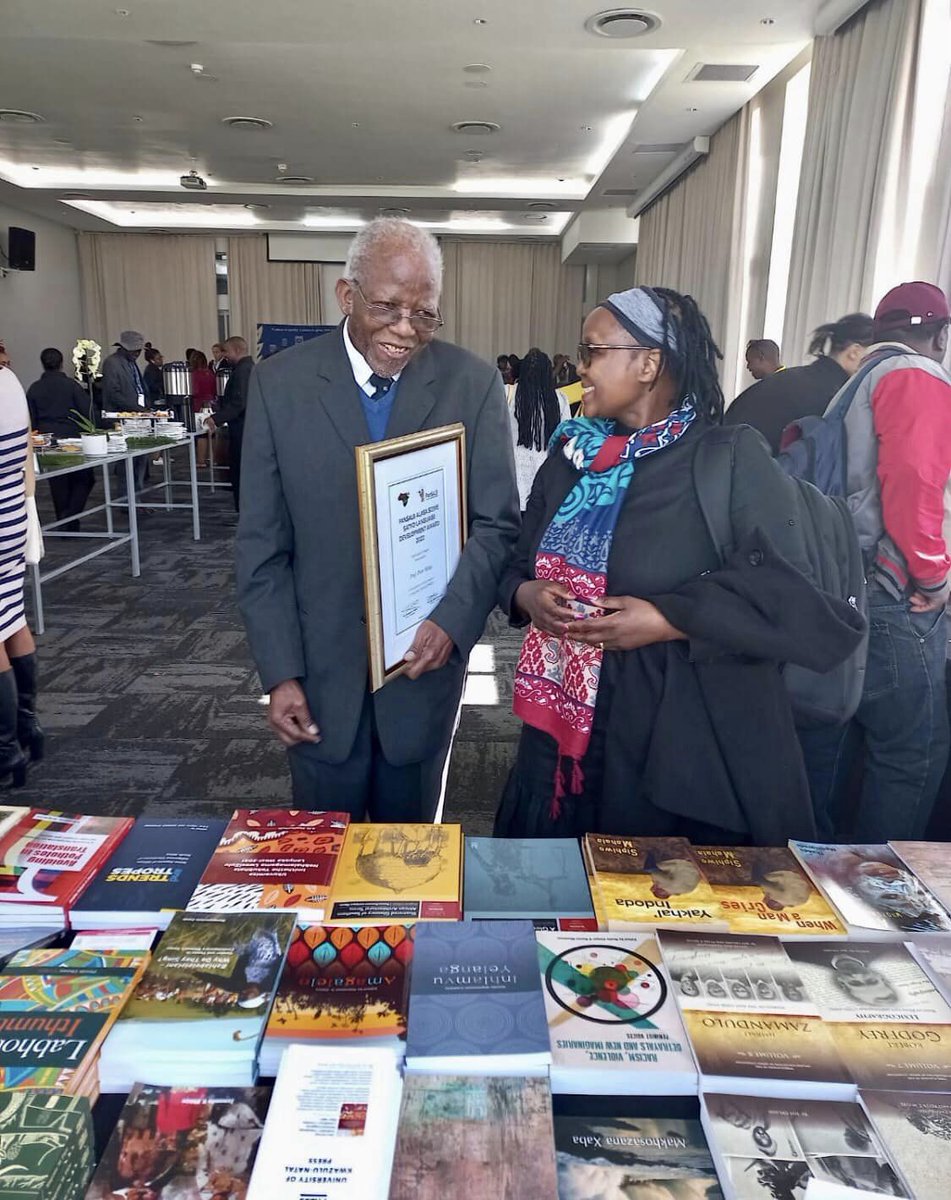 UKZNPress's tweet image. Our book display at the ALASA Conference 2022 in Stellenbosch, 21-24 September, was once again a draw card, giving delegates the opportunity to see/buy new and other relevant and interesting titles in one place.
#books #ALASA #PanSALB