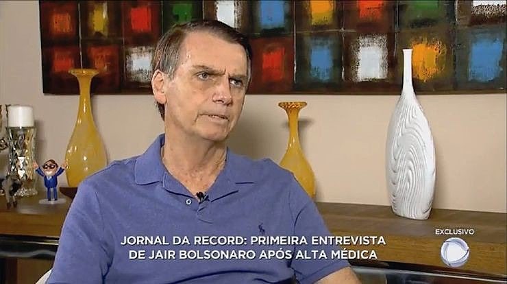 jairbolsonaro's tweet photo. - Quando não compareci em 2018, por estar debilitado e por recomendação médica, em decorrência da facada dada por um militante de esquerda, o PT me massacrou. Hoje, lula foge por puro medo e por ser incapaz de explicar o maior esquema de corrupção da historia promovido pelo PT. https://t.co/6qoo0BpwDR