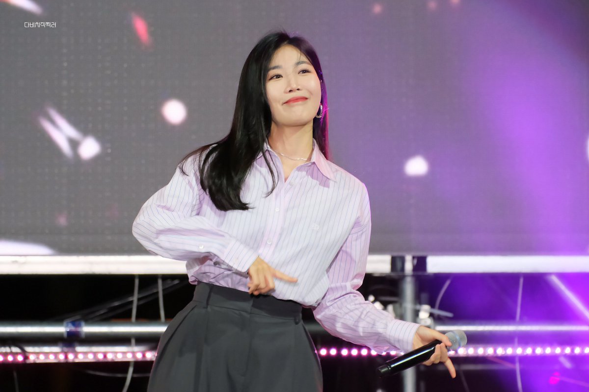 davichi_pic's tweet photo. 220923 안양시민축제 이해리 Pic🤎

변화무쌍한 언니의 표정과 몸짓이 너무 좋아서요🤭
#다비치 #이해리 #안양시민축제

⭐️https://t.co/uheAyxjLCY https://t.co/jAIBaAT7I5
