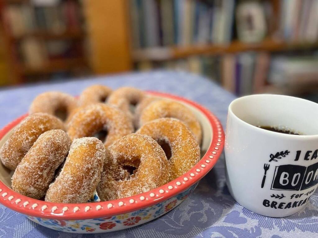 StephaniesDish's tweet photo. #Repost @honestdogbooks who welcomed @kurtjohnsonbooks and all his copies of “The Barrens” we had in the van! I was able to share “True North Cabin Cookbook” too so ask for it when you visit!

・・・
Lots of reasons to make HDB part of your Saturday. 1/… https://t.co/smTfANdwAi https://t.co/qks7FlUifO