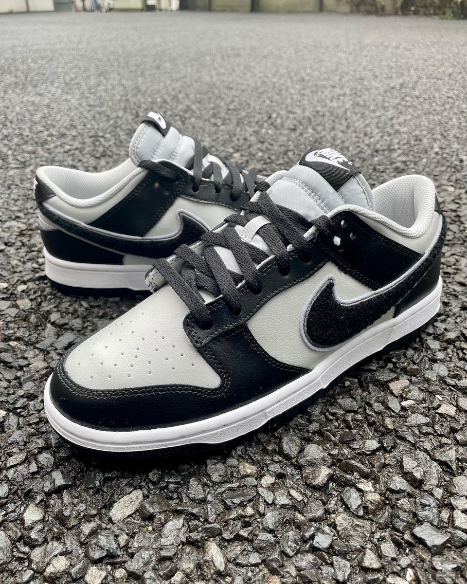 kamitora125's tweet photo. Nike Dunk Low Chenille Swoosh
"Black Grey"
今年47足目
#DUNK
#ChenilleSwoosh
#BlackGrey
#NIKEDUNKLOWRETRO
#ダンク
#スニーカー
#ナイキ
#sbdunk
#DUNKRETRO
#nikesb
#ダンクロー
#NIKE
#YESNIKE
#snkrskickcheck
#snkrskickcheckjp
#whatthekicks
#theshoegame #kicksonfire https://t.co/5PYhHwDVwb