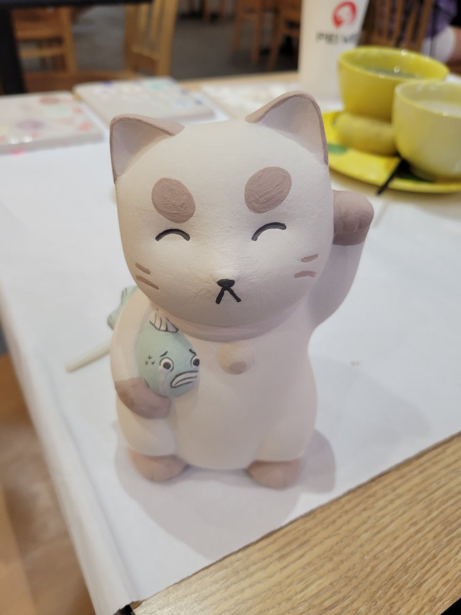 creamiesweets's tweet photo. Went to #colormemine  and saw a lucky cat that reminded me of #BeeandPuppycat  will post updates after it's fired! @BeeAndPuppyCat https://t.co/wSHIcICCQC