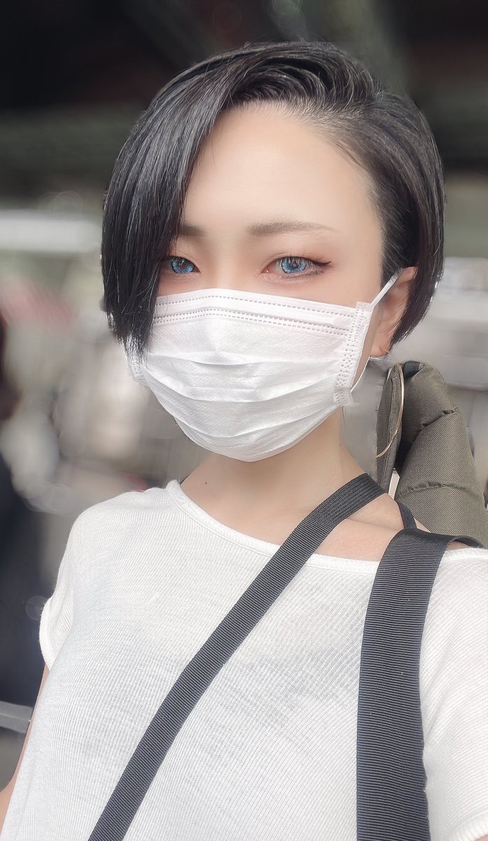 「いまの髪型のせいで同人即売会にモーゼル担いでコスプレしに行こうとしてるフキに見え」|菊壱のイラスト