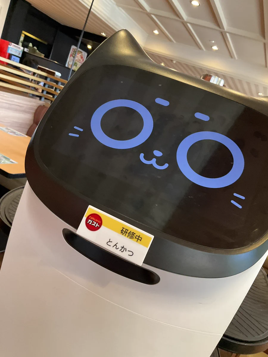 あなたの街にもいる？最近よくみるネコロボットの名前！