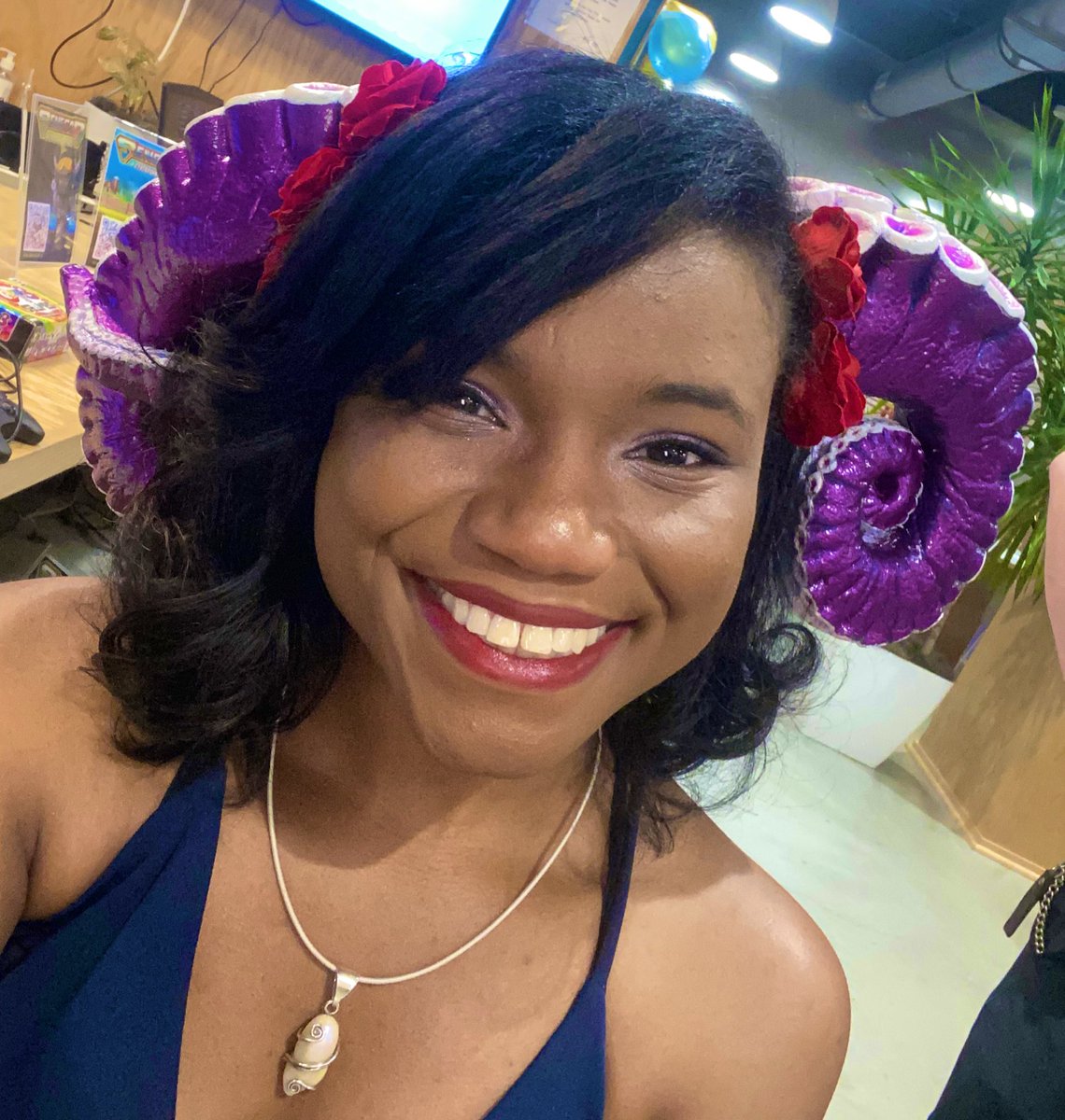 hiccupInteracts's tweet photo. I’m at @IndieClusterATL ‘s Donor Party flexing Urchins & Ink in formal tentacle attire🦑❤️💜 I think Unigumo needs a tux🤔
#solodev #gamedev #indiedev #cosplay #indiegame #pocinplay https://t.co/R6wTZWktfc