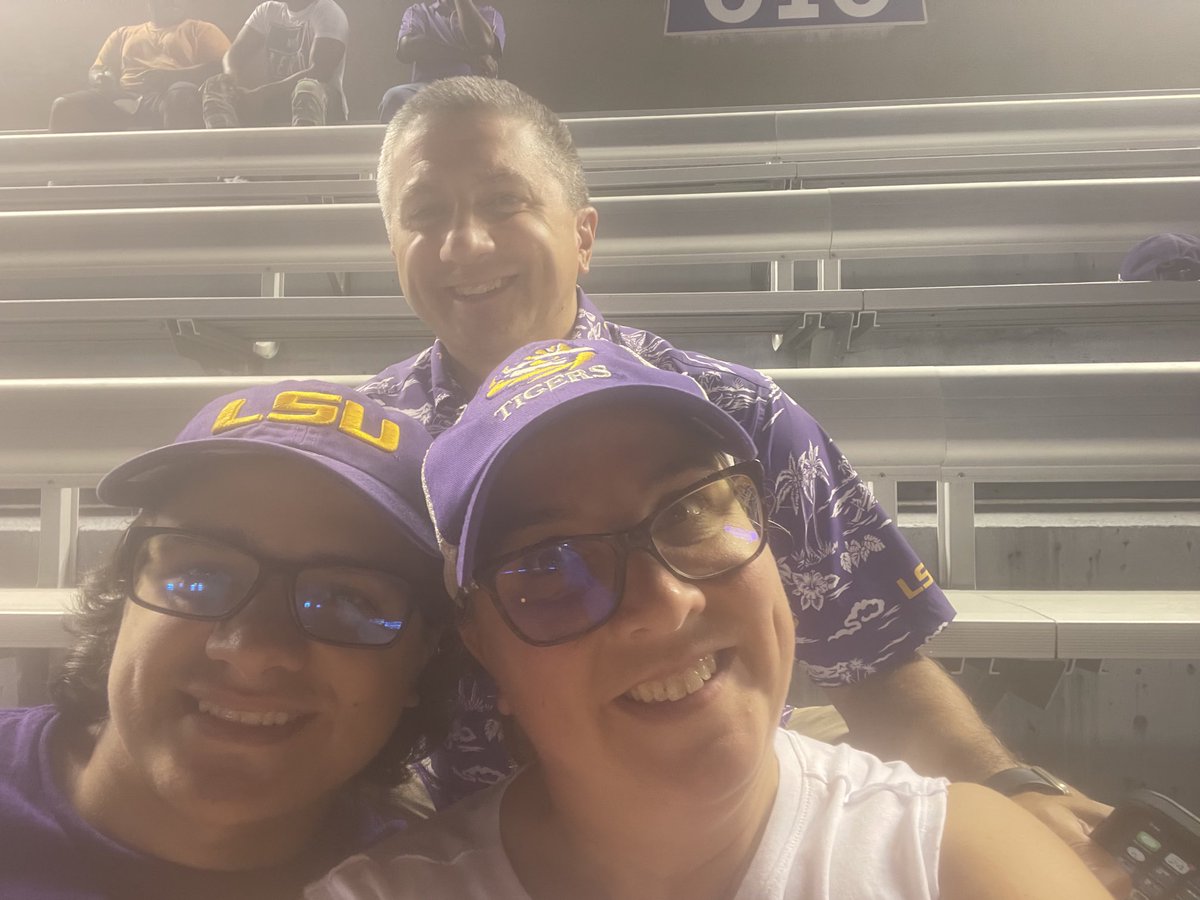 emalesze's tweet photo. #LSU  Family time from NY to Baton Rouge Geaux Tigers! https://t.co/B0TfsxO7bz