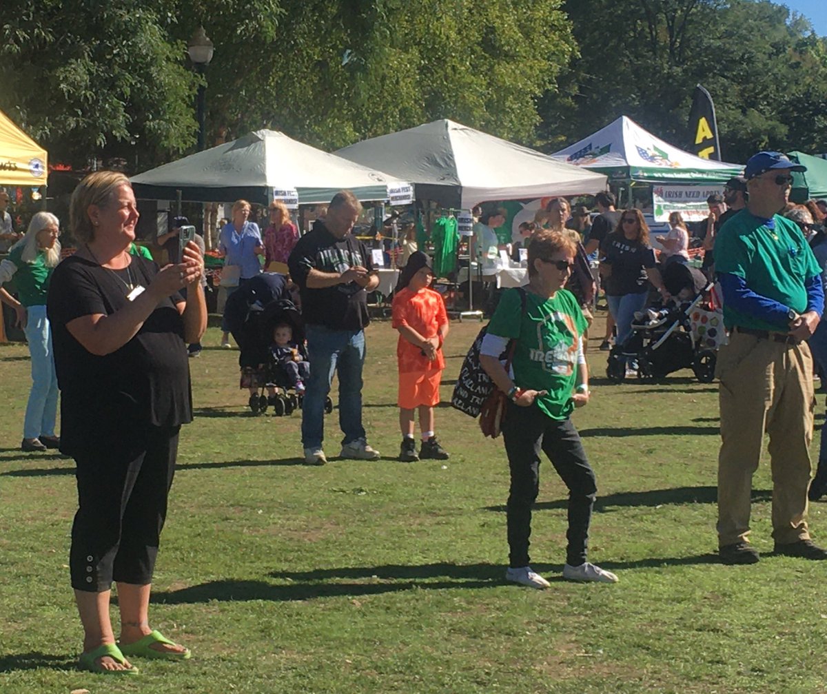 IrishBusinessNY's tweet photo. Great to see @IrishBusinessNY #ExecBoard #Secretary Colleen Conway @OghamArt @ #HudsonValleyIrishFestival in #Peekskill @ Saturday, September 24th 2022 https://t.co/yWUnBfZQhW