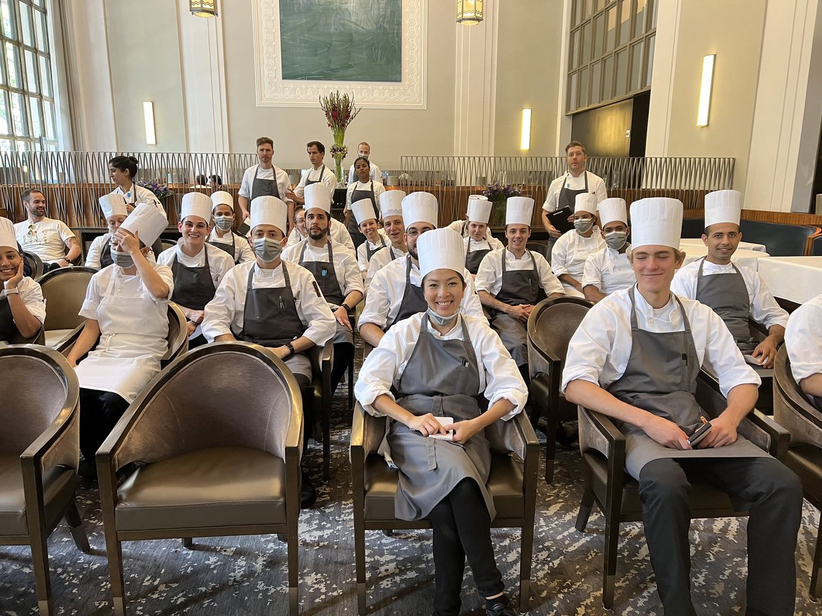 BetterCallBeth_'s tweet photo. Just look at all those friendly, crazy talented and hard-working faces!
@elevenmadisonpark truly has one of the best groups of chefs we've ever seen.
#foodsafety #nycrestaurant #bcb #bettercallbeth #publicsafety #publichealth #fda #nycdoh #nyc #11madisonpark #elevenmadisonpark https://t.co/akY4qn0HxX