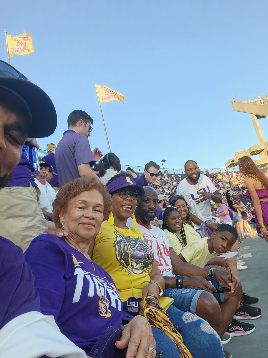ATasteOfCarter's tweet photo. Family weekend #lsu https://t.co/5Qcl5lRyjA