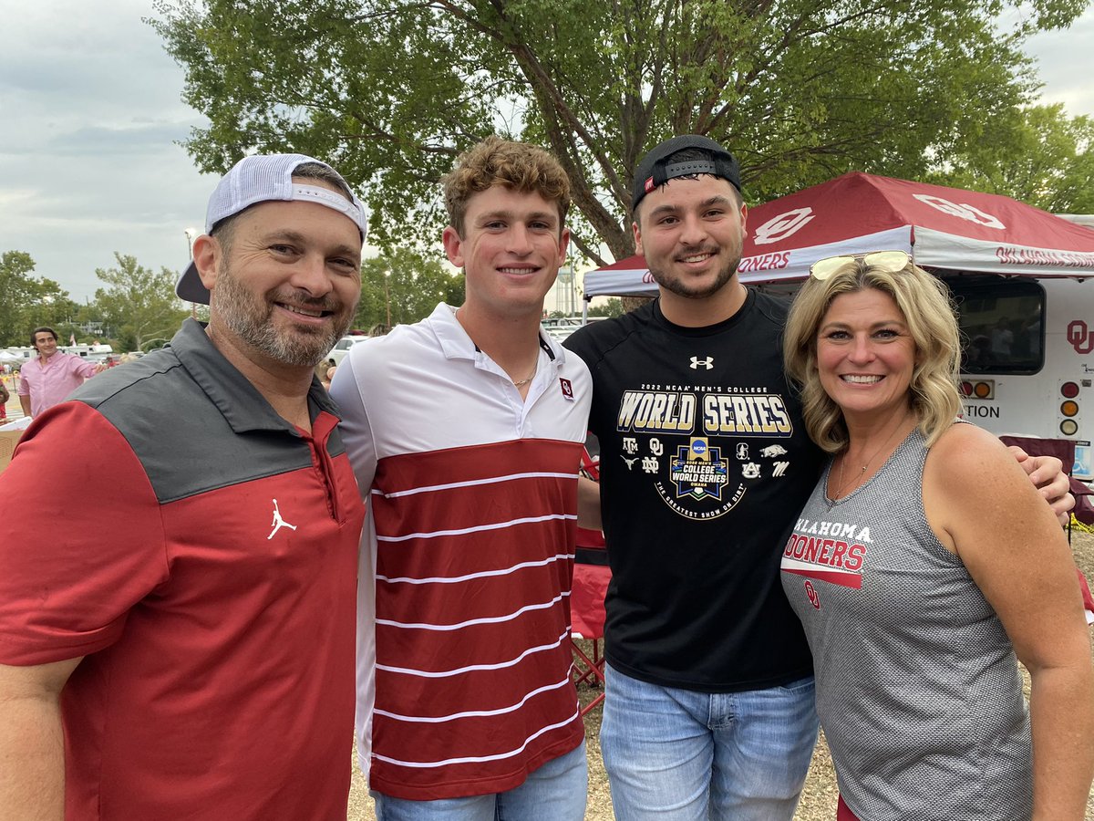 316Sundevils's tweet photo. My boys. #JimmyBarrels #Jnick https://t.co/poRtRZGbd3