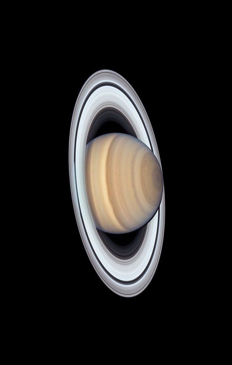 uhd2020's tweet photo. Saturn from Hubble https://t.co/CezHQqF0vV