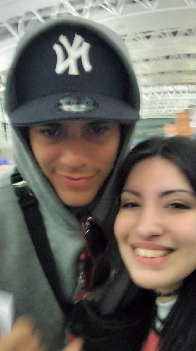 Itscandelabro's tweet photo. FUI A EZEIZA MEDIO DESCONFIADA PERO AL FINAL SE PUDOOOO GENTEEEEE CONOCI A LOS CNCOOOO LPM NO LO CREOOO😭😭😭💖💖💖
 LOS AMOOO TANTO😭

CNCO EN ARGENTINA https://t.co/1wMafd7CHM