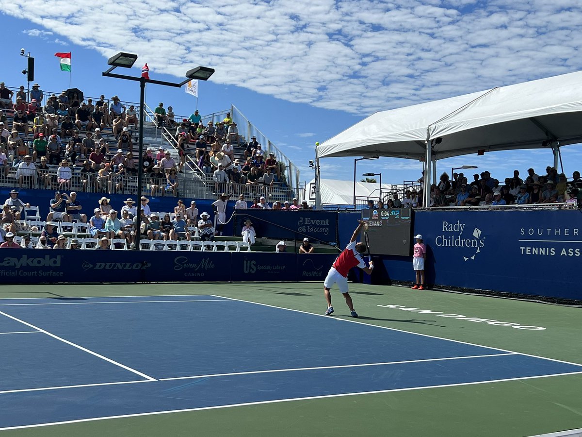laurafrofro's tweet photo. While @kristinmtweets is across the pond at the #LaverCup, I’m holding down the fort back home at the #SDOpen semifinals! 🎾 https://t.co/DC2Qd9mJl8