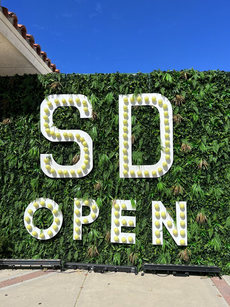 laurafrofro's tweet photo. While @kristinmtweets is across the pond at the #LaverCup, I’m holding down the fort back home at the #SDOpen semifinals! 🎾 https://t.co/DC2Qd9mJl8