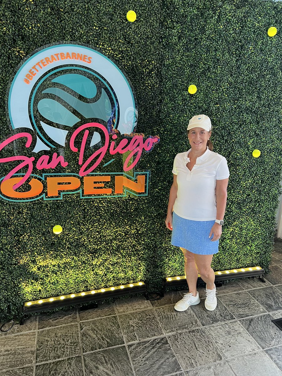 laurafrofro's tweet photo. While @kristinmtweets is across the pond at the #LaverCup, I’m holding down the fort back home at the #SDOpen semifinals! 🎾 https://t.co/DC2Qd9mJl8