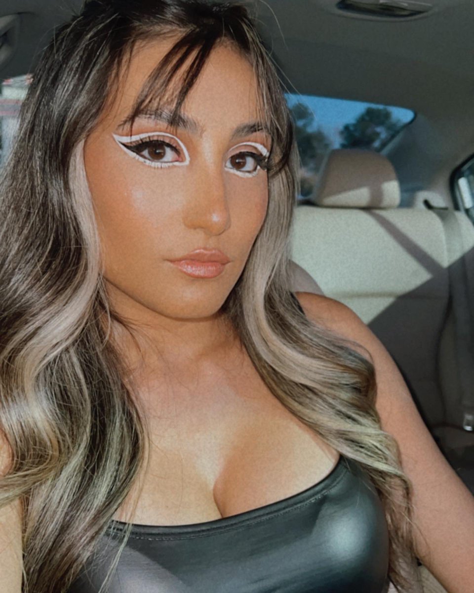 sofirodrigueztv's tweet photo. White graphic liner 🐼 https://t.co/Q3EGWXazvy