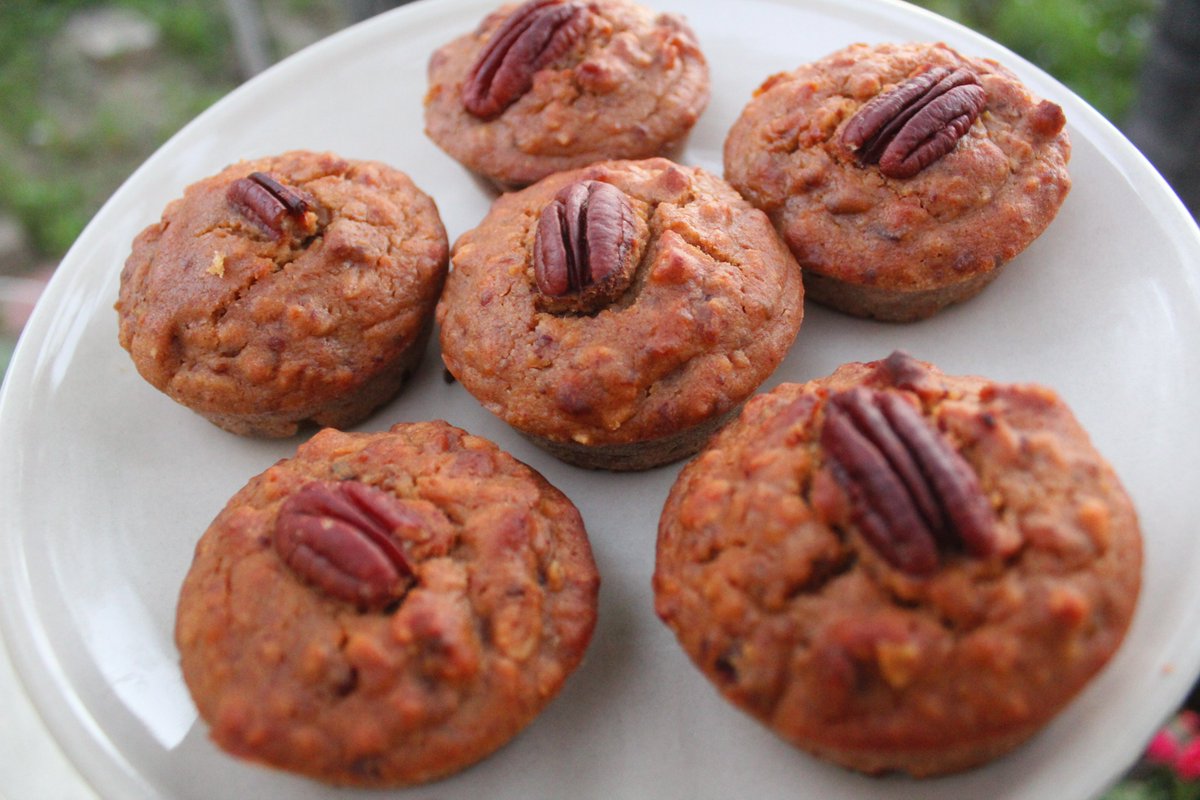 Shanah Tovah! Happy New Year!
#RoshHashanah, the Jewish New Year, begins tomorrow, Sept 25 in the evening.
Here is our article bit.ly/3BKGXli
With inspiration from <a href="/lifesafeast/">Jamie Schler</a> (these honey cakes), <a href="/omgyummy/">Beth Lee</a>, <a href="/sandorphoto/">Emily Sandor</a>, <a href="/xtinaxenos/">Christina Xenos</a> &amp; <a href="/chefkatiechin/">Katie Chin</a>
<a href="/MelissasProduce/">Melissa's Produce</a>