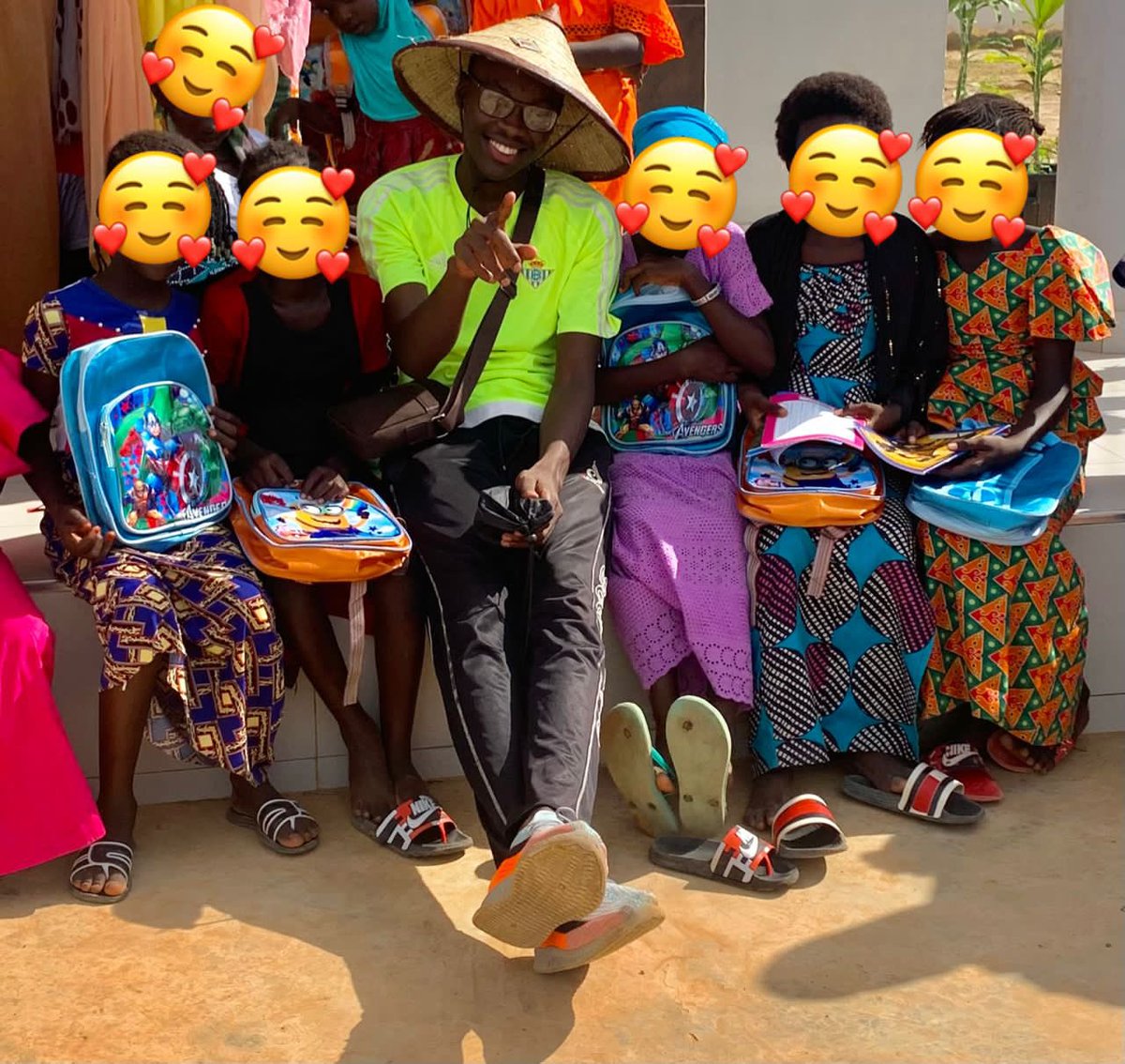 Niintche's tweet photo. Nous avons terminé la distribution au total 600 kits ont été distribués entre Guédé village Gawlé Diandane Doué et Lao Demba. 
Donnez la possibilité à un enfant d’aller à l’école via le lien 

https://t.co/1esfl44aHi

On continue demain Inchallah https://t.co/W4aXrI7MSe