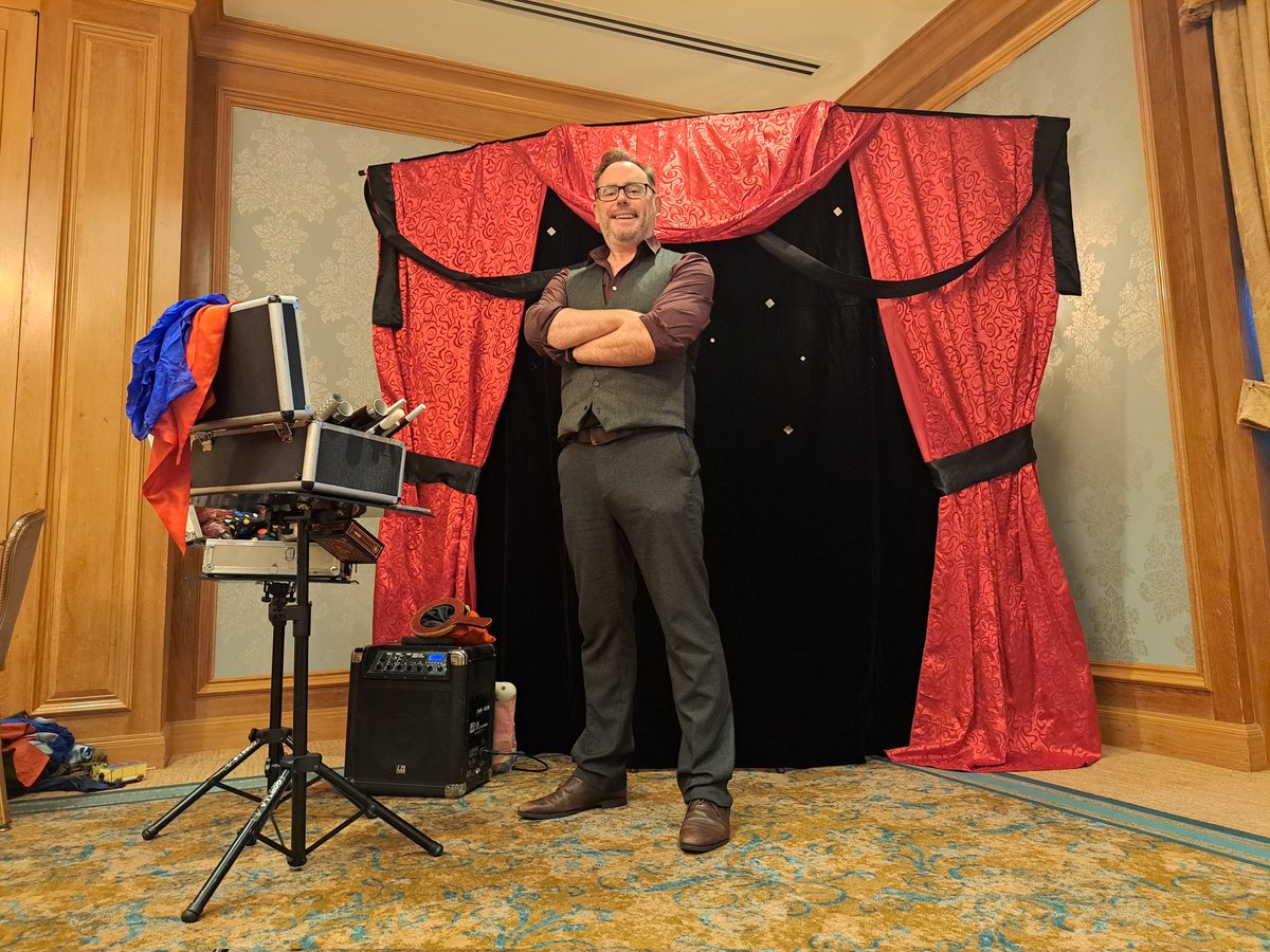 Simonmagic1's tweet image. Ready to rock and roll @InterConDublin for a private show 
#magician #childrensentertainer #familyentertainment #kidsmagic #magician #outdoorshows #magician #dublinmagician #zoomkidsparties  #closeupmagic #magicshows #magiciandublin #familyfun #entertainerdublin #magictheatre