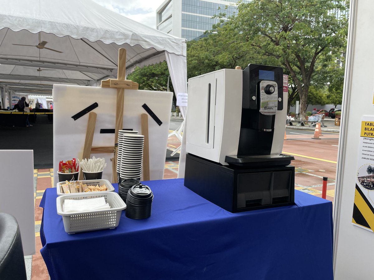 JKRPutrajaya's tweet photo. Karnival Putrajaya 2022
Meh ler kami belanja kopi..fresh brew  ☕️👍🏼 istimewa untuk pengunjung booth kami☺️

A13: Jabatan Kerja Raya (JKR)
#KarnivalPutrajaya2022 

@JKRMalaysia @anita_shafie @RobertAG_JKR @AzawiyahMs https://t.co/97nuMQab04
