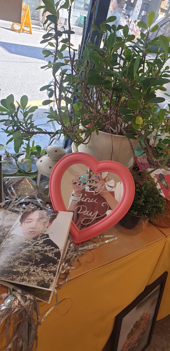 GosLdj's tweet photo. 생카투어 1일차 
진우의 레전드 사진만 모아놓은듯한 
이 곳 궁금하시져?😋
다양한 모습의 진우를 볼 수 있어서 좋았어요! @septemberjinu 님 이쁜 이벤트 만들어주셔서 감사합니다😍
#9월의_진우_생일축하해
#september_of_jinu https://t.co/uA28eRp2xy
