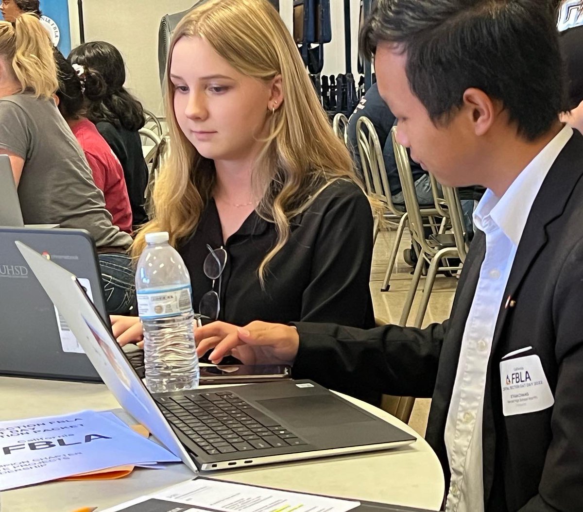 1DelToro's tweet photo. Shout out to our FBLA Officers on participating in Officer and Adviser Training in Visalia. Thank you @RedwoodFBLA_ for hosting an amazing OAT Day! Our Bears even met members from El Capitan FBLA. #muhsdcte #cte #fbla #centralsectionfbla #mercedhighfbla #wearemuhsd @the_mhs_bear https://t.co/KyNNwEhQfh