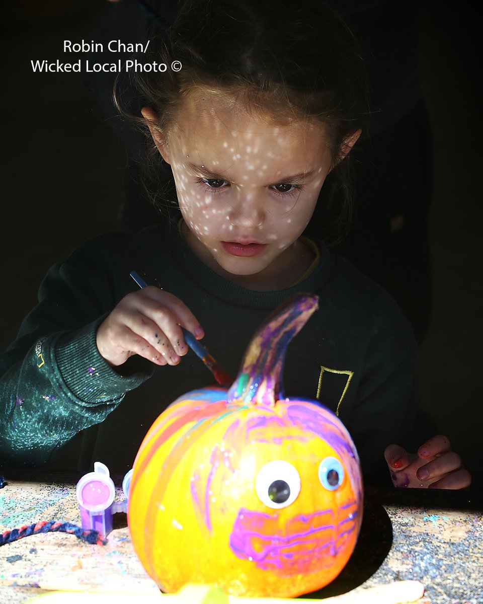 RChan_mariner's tweet photo. PHOTOS: Fall fun at 45th Annual Corn Festival at South Shore YMCA Natural Science Center including the most natural pillow, cornmeal dumplings, pumpkin decorating, and corn angels in the kernel pit @ssymca  https://t.co/9lZcHqEHyf via @WickedLocal https://t.co/hQCsKDNBXg