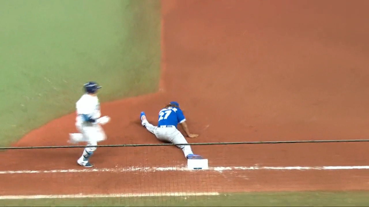 MLB on Twitter "Vladdy with the splits! 😱 https//t.co/ihJZvnkv5O