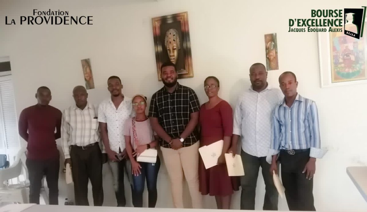 Notre Président Mr <a href="/MarcBerthaud/">Marc Emmanuel Berthaud</a>, accompagné du vice président et de la secrétaire générale ont rencontré ce vendredi les parents des boursiers.
Le président réintère son engagement aux côtés des jeunes pour une éducation de qualité  et un lendemain meilleur.
#education #BEJEA