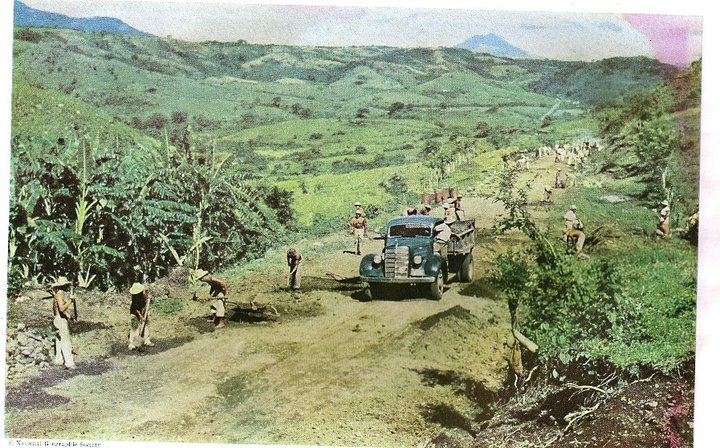 EShistoria32's tweet photo. Construcción de la carretera Panamericana, 1944. https://t.co/8DmG9ROuBn