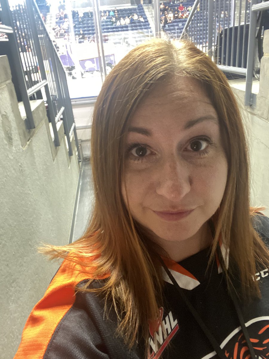 Filling in for <a href="/JChristianson15/">Jesse Christianson ❎</a> tonight at the <a href="/tigershockey/">Medicine Hat Tigers</a> #homeopener!