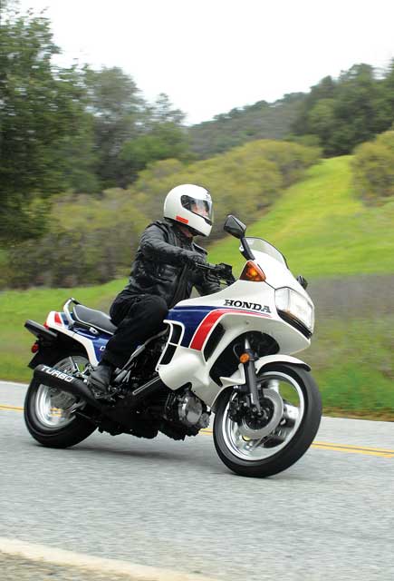 MotorcyclesJPN's tweet photo. 【CX650 Turbo / Honda】
"The Honda CX650 Turbo was arguably the best of the turbocharged motorcycles that roared onto roads in the early Eighties."
[Motorcycle No. 327 (Ⅰ)]
#CX650Turbo #CX650T #CX650 #CX650C #CX650E #Honda

《Web》https://t.co/DDh4ezyU69 https://t.co/6Ts9Xmw46Y