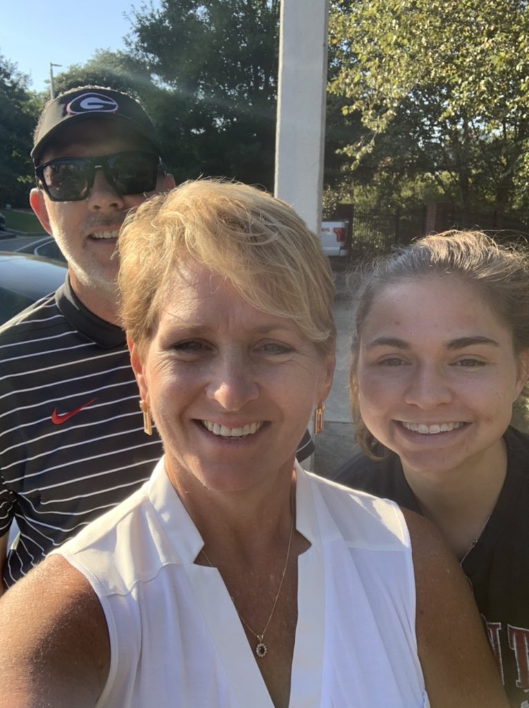 WAMcGuffey's tweet photo. Saturday in Athens #GoDawgs https://t.co/U2LZCTPVVG