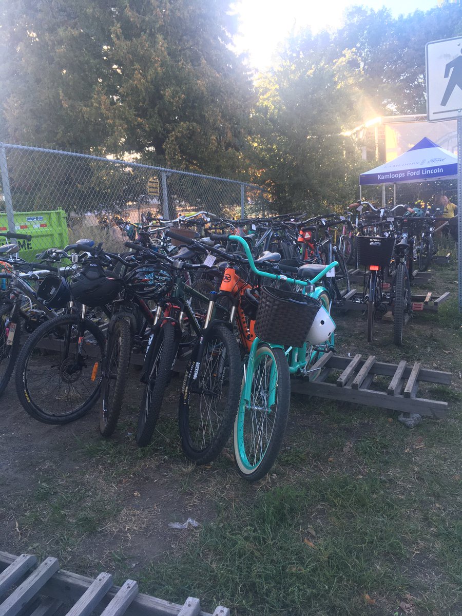 NancyBepple's tweet image. Give #kamloops secure bike parking and people choose biking to events. #Brewloops  😀🚲🚲🚲