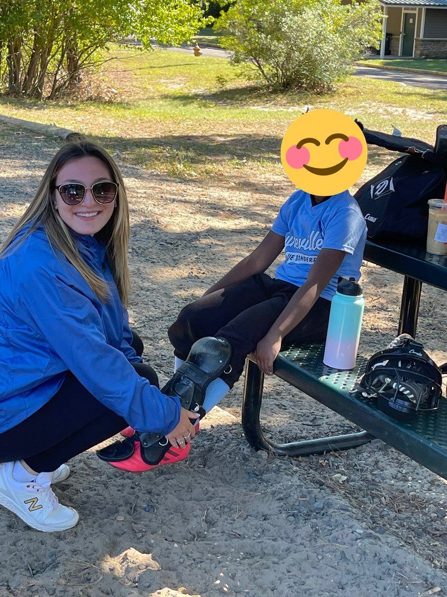 RoseJoseph2025's tweet photo. Volunteering with the Jr Bombers Softball team! #CoachRose #Catcher #GoBlueBombers  #Softball #FastPitch #travelSoftball https://t.co/zd6dfukcLF