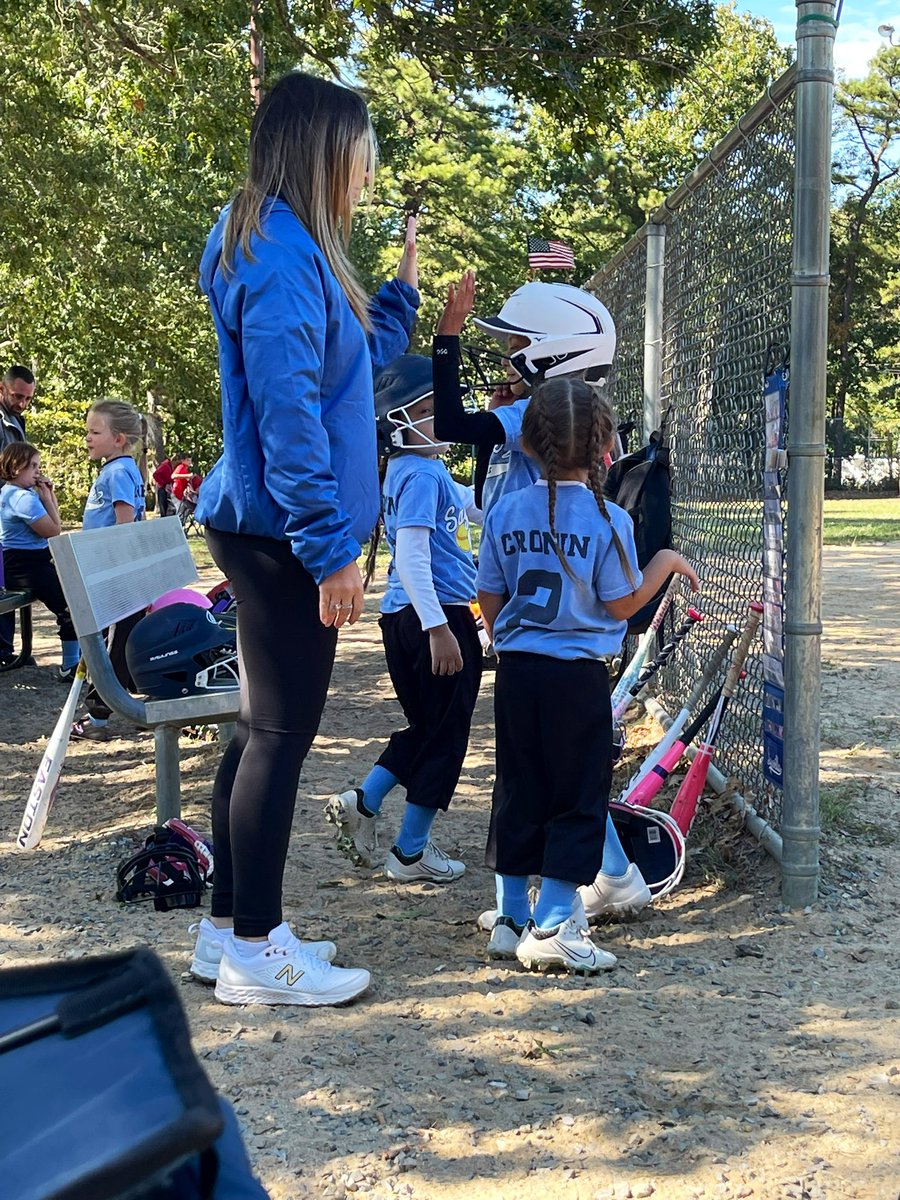 RoseJoseph2025's tweet photo. Volunteering with the Jr Bombers Softball team! #CoachRose #Catcher #GoBlueBombers  #Softball #FastPitch #travelSoftball https://t.co/zd6dfukcLF