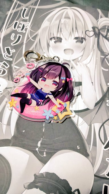 今回印刷所さんから直接メロンさんに納品で確認用の自分の分なくて自分でポチるなどしてしまった…(もう届いたはやい) 