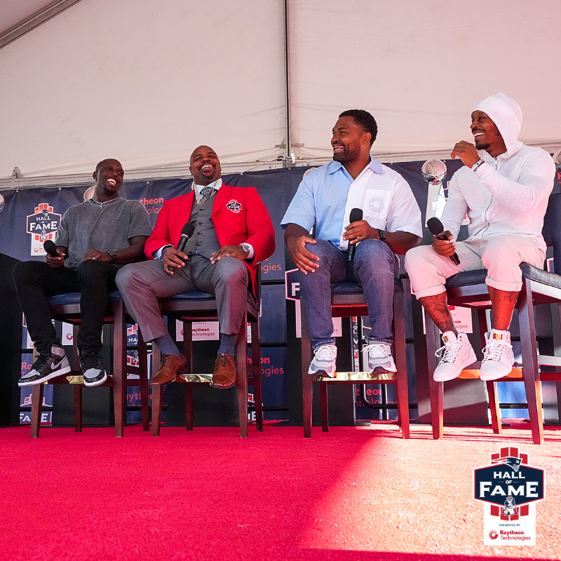 Patriots's tweet photo. Forever in the Foxboro family.

Best 📸s from @TheHall’s induction ceremony: https://t.co/G2BE91Wzje