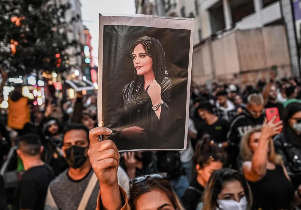 rayleeproducer's tweet photo. #mahsaamini #solidarity https://t.co/oWXR5hOoz6