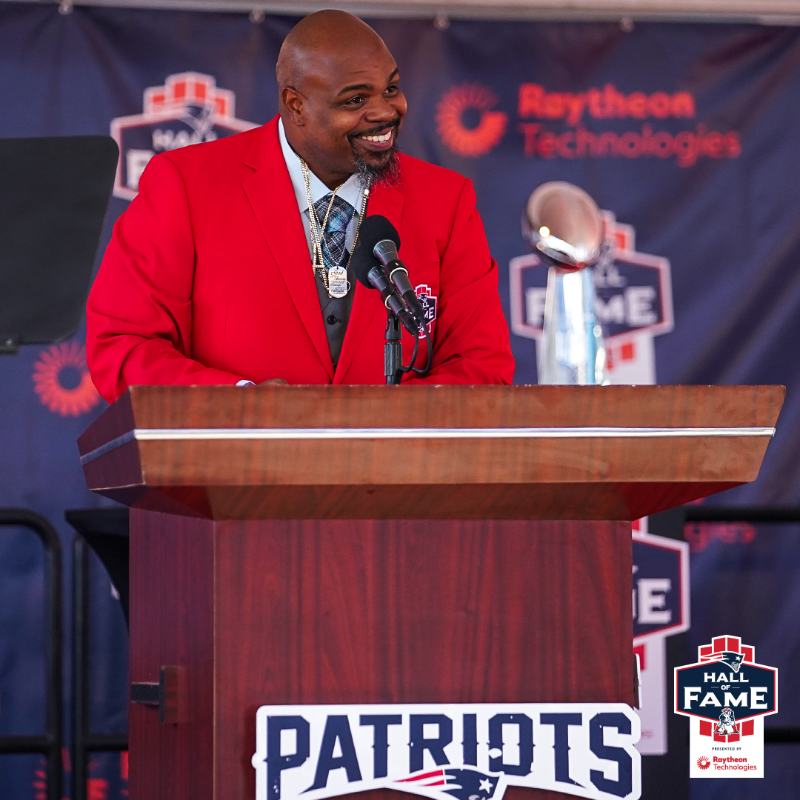 Patriots's tweet photo. Forever in the Foxboro family.

Best 📸s from @TheHall’s induction ceremony: https://t.co/G2BE91Wzje