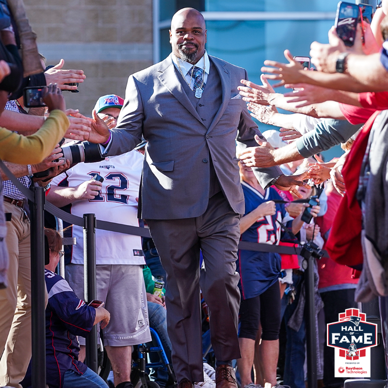 Patriots's tweet photo. Forever in the Foxboro family.

Best 📸s from @TheHall’s induction ceremony: https://t.co/G2BE91Wzje