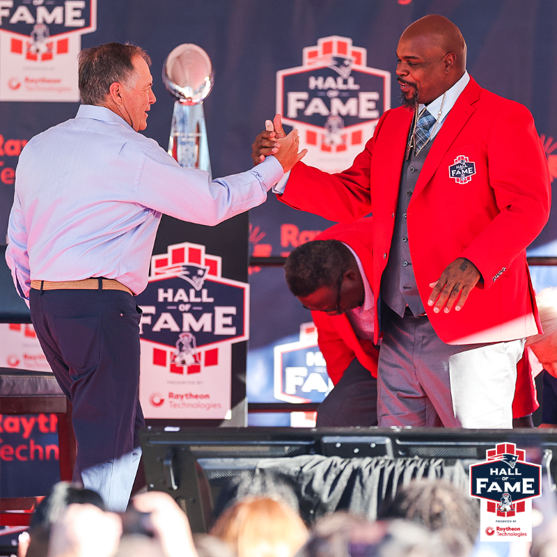 Patriots's tweet photo. Forever in the Foxboro family.

Best 📸s from @TheHall’s induction ceremony: https://t.co/G2BE91Wzje