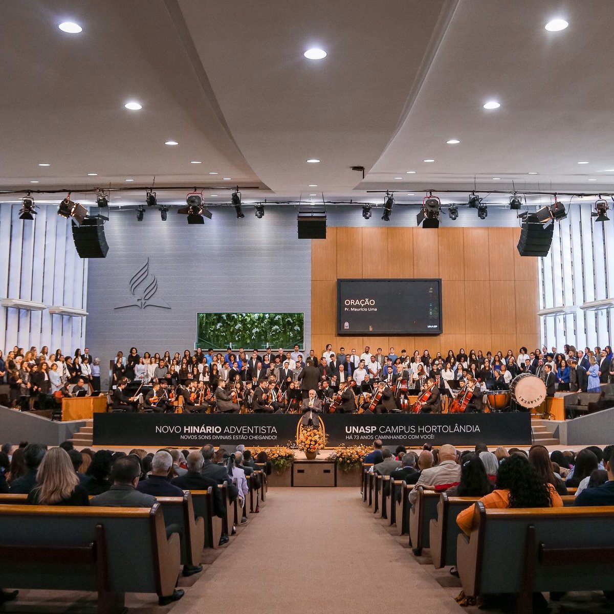 prmauricioucb's tweet photo. Estivemos hoje pela manhã no Unasp Hortolândia prestigiando o lançamento local do novo Hinário Adventista. Culto especial e cheio da presença de Deus.
#unaspht #atravesdenos #novohinarioadventista https://t.co/k1ZP1HpUkV